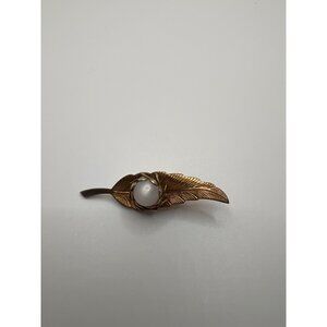Vintage Gold-Tone Leaf Brooch With Faux Pearl moonglow lucite Accent